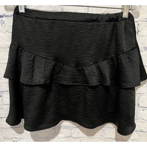Lelis Black Silky 2 Tiered Elastic Waist Mini Skirt Size Small - Picture 1 of 4